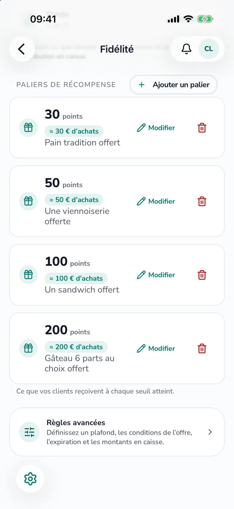 Configuration du programme de fidélité avec quatre paliers de récompense à 30, 50, 100 et 200 points